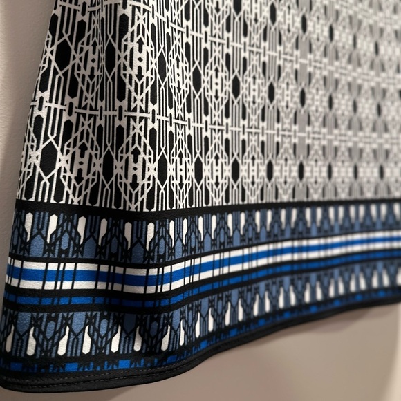 Max Studio V Neck 3/4 Sleeve Geometric Pattern Top Cool, Soft & Stretchy S - Picture 9 of 17